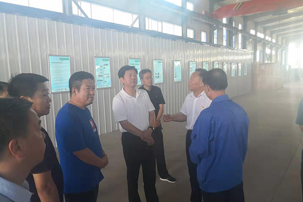 遼寧朝陽(yáng)市領(lǐng)導(dǎo)到我公司視察 遼寧朝陽(yáng)市領(lǐng)導(dǎo)到我公司視察